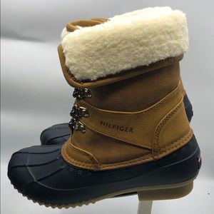 tommy hilfiger rusteen faux shearling lined duck boot